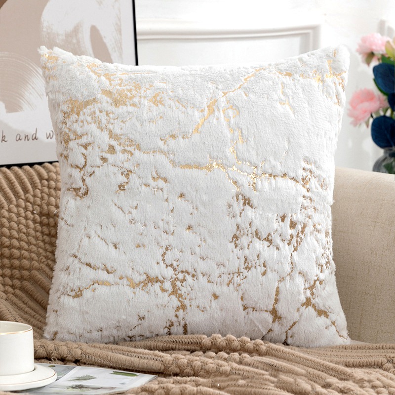 housse coussin fourrure blanche et or housse coussin fourrure blanche et or