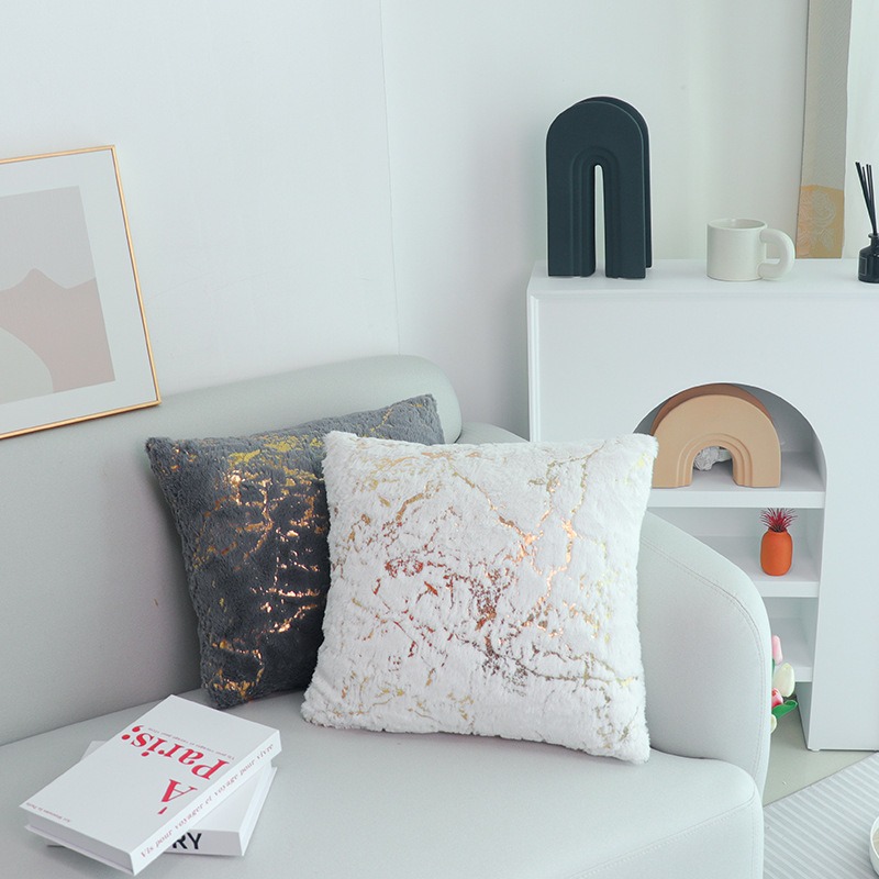 housse de coussin fourrure blanc et doré housse coussin fourrure blanc et doré